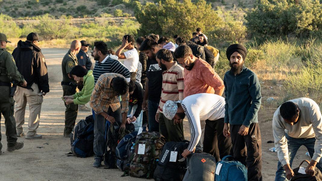 ১৮ হাজার অবৈধ অভিবাসীকে যুক্তরাষ্ট্র থেকে ফেরত আনছে ভারত