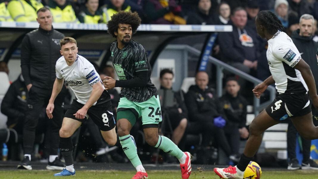 অভিষেকেই ম্যাচসেরা হামজা চৌধুরী